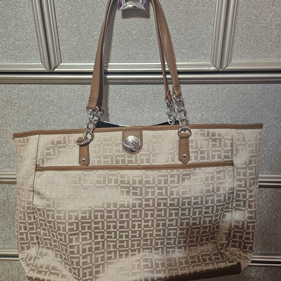 Elegant Beige Tote Bag - Picture 3 of 5
